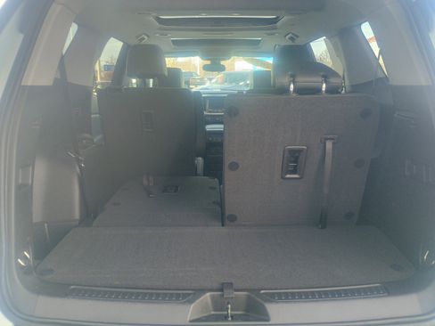 Used 2023 GMC Acadia SLT w/ Elevation Edition image 13