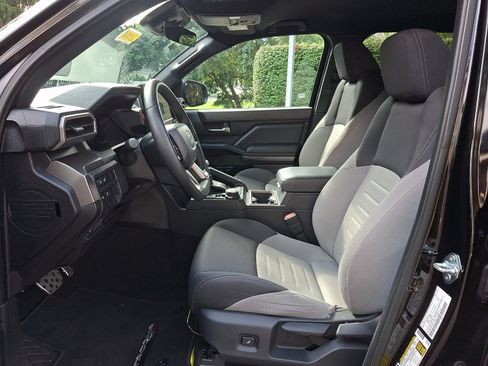 Used 2025 Toyota Tacoma TRD Sport AWD/4WD image 14
