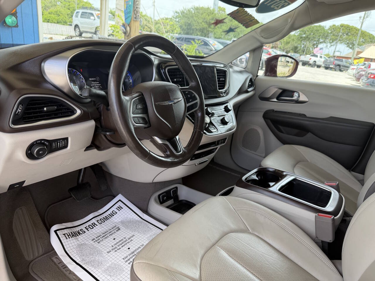 Used 2017 Chrysler Pacifica Touring-L Plus FWD image 11