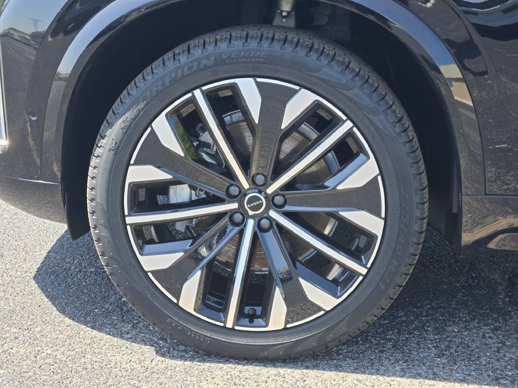 Used 2026 Volvo XC90 B6 Plus w/ Protection Package Premier AWD/4WD image 9