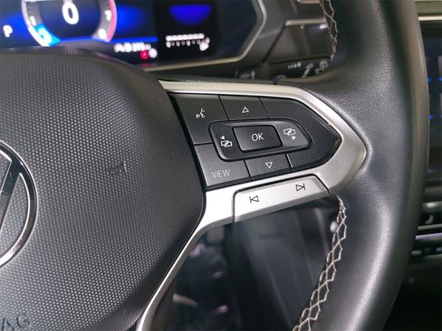 Used 2022 Volkswagen Tiguan SE image 19