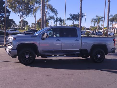 Used 2024 Chevrolet Silverado 2500 High Country w/ High Country Premium Package image 9