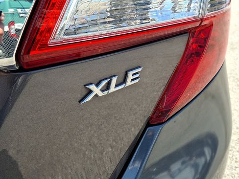 Used 2013 Toyota Camry XLE w/ Leather Pkg FWD image 30