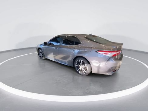 Used 2020 Toyota Camry SE w/ Carpet Mat Package FWD image 6
