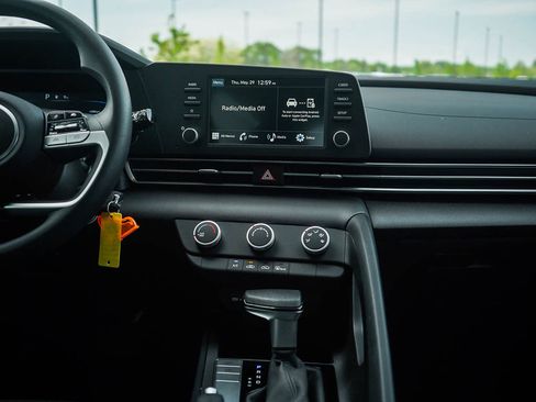 New 2025 Hyundai Elantra SE image 16