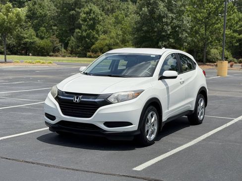 Used 2018 Honda HR-V LX image 3