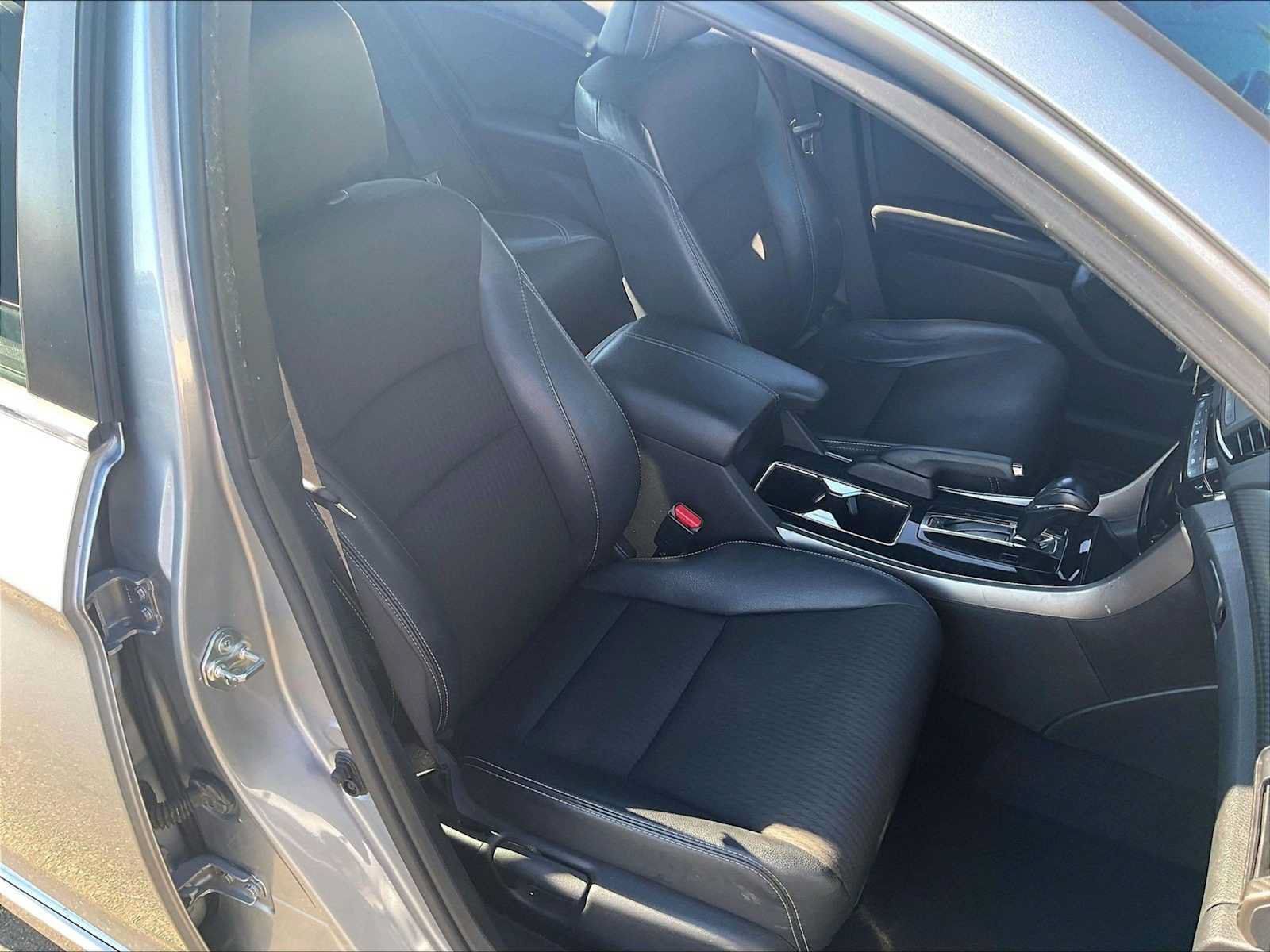 Used 2017 Honda Accord Sport image 10