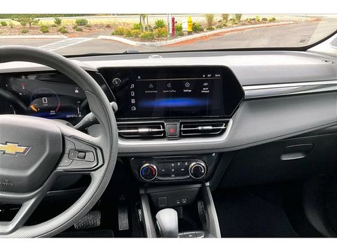 Used 2025 Chevrolet TrailBlazer LT FWD image 6