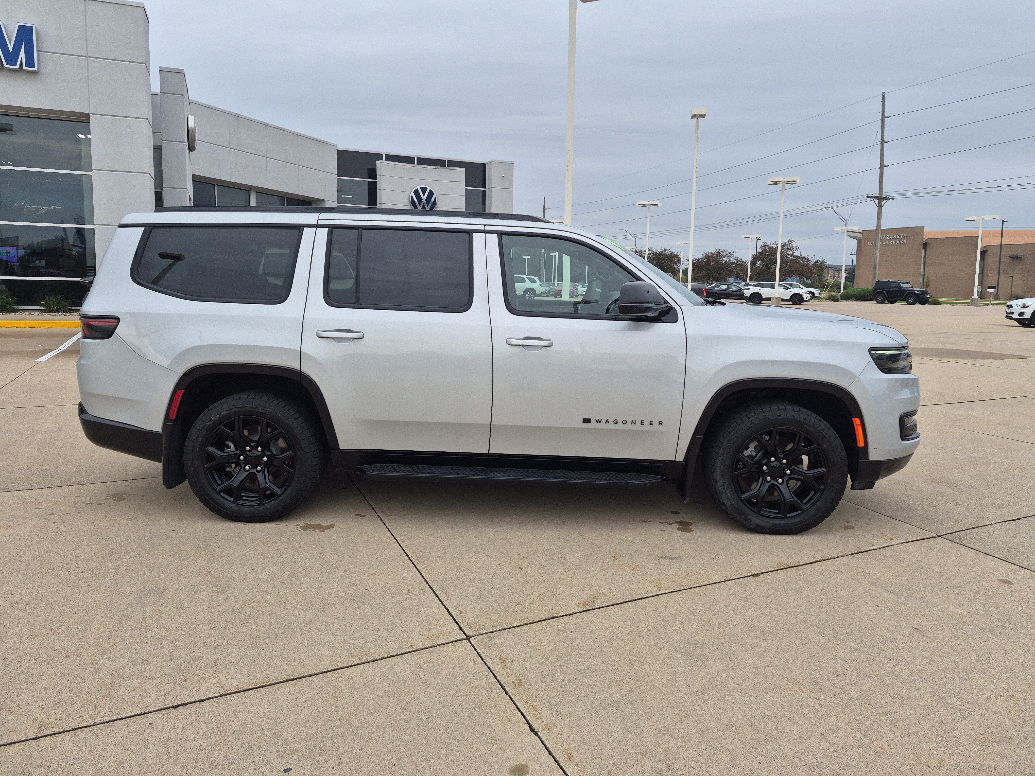 Used 2024 Jeep Wagoneer Series II AWD/4WD image 3