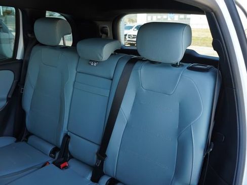 Used 2026 Mercedes-Benz GLB 250 image 28