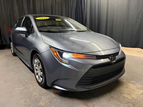 Used 2025 Toyota Corolla LE FWD image 3