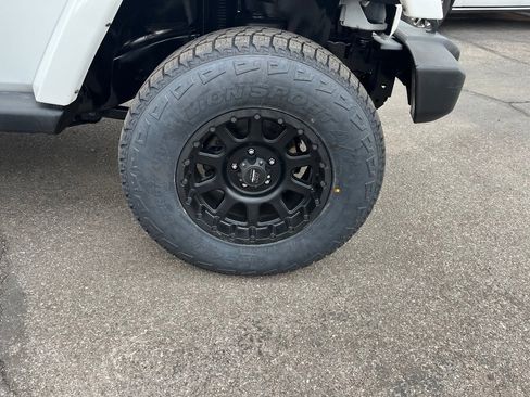 Used 2015 Jeep Wrangler Unlimited Sahara w/ Connectivity Group image 41