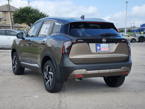 New 2026 Nissan Kicks SV FWD image 4