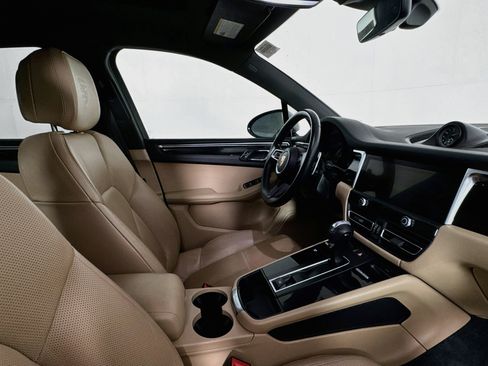 Used 2023 Porsche Macan AWD/4WD image 26