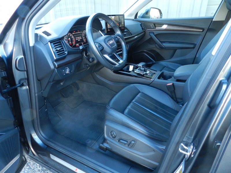Used 2023 Audi Q5 2.0T Premium Plus w/ Premium Plus Package AWD/4WD image 11