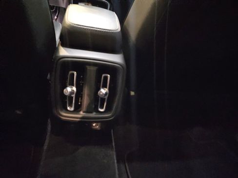 Certified 2024 Volvo XC40 B5 Core AWD/4WD image 15