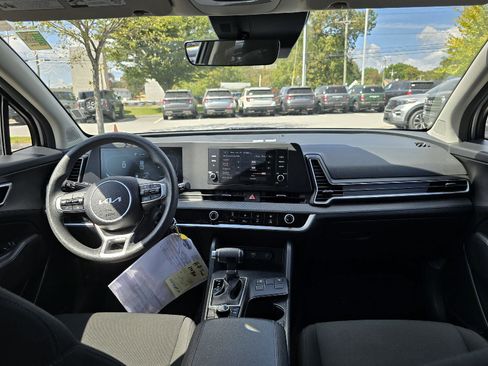 Used 2024 Kia Sportage LX image 18