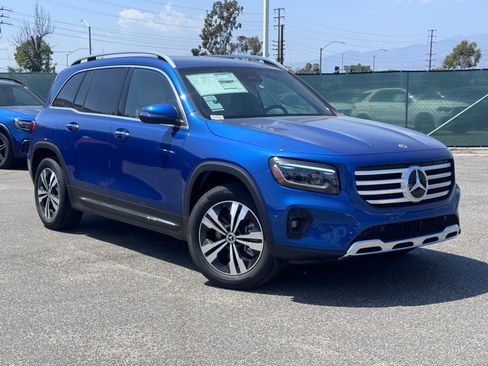 New 2025 Mercedes-Benz GLB 250 4MATIC image 2
