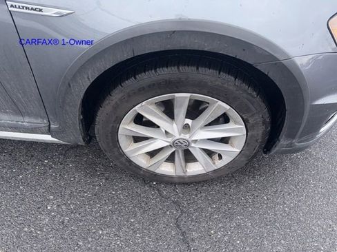 Used 2017 Volkswagen Golf Alltrack S image 8