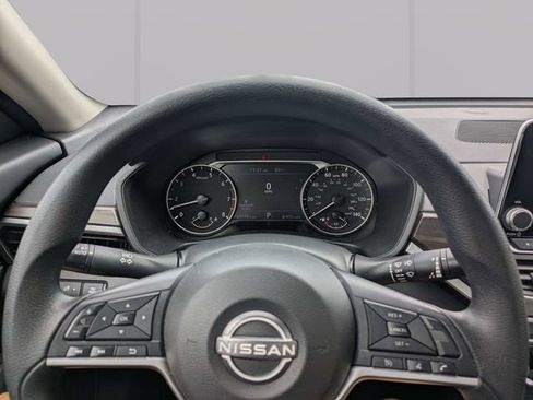 Used 2024 Nissan Altima 2.5 SV FWD image 27