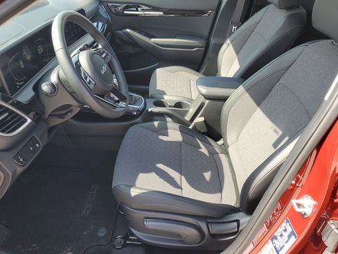 Used 2025 Kia Seltos S image 10
