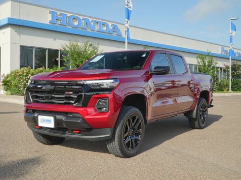 Used 2025 Chevrolet Colorado Z71 w/ Technology Package AWD/4WD image 1