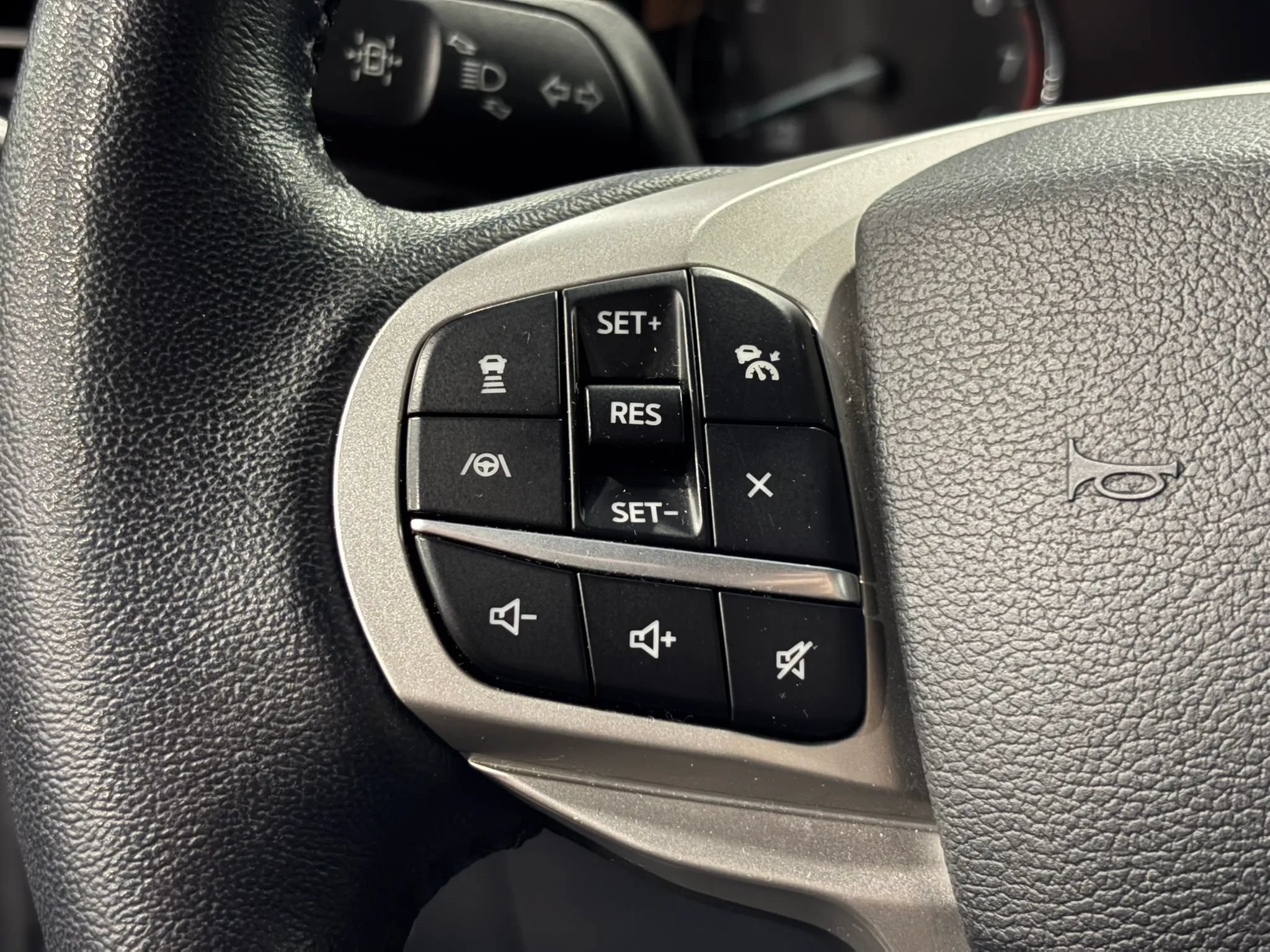 Used 2021 Ford Explorer XLT w/ Equipment Group 202A RWD image 33