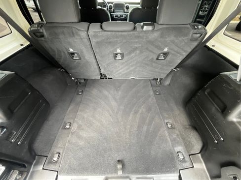 Used 2019 Jeep Wrangler Unlimited Sahara AWD/4WD image 22