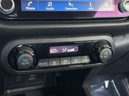 Used 2024 Nissan Kicks SR image 16