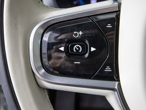 Used 2023 Volvo XC60 B5 Ultimate w/ Climate Package image 21