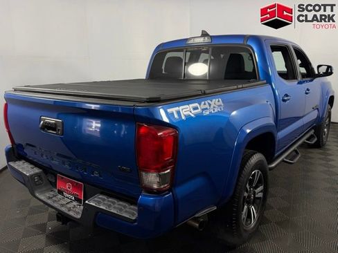 Used 2016 Toyota Tacoma TRD Sport image 6