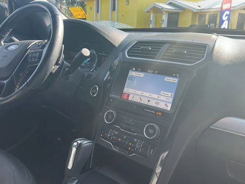 Used 2017 Ford Explorer XLT w/ Equipment Group 202A image 7