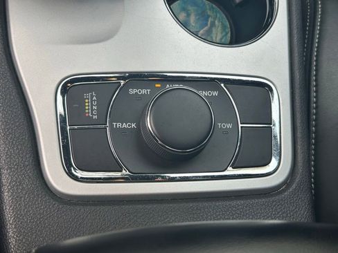 Used 2014 Jeep Grand Cherokee SRT image 20