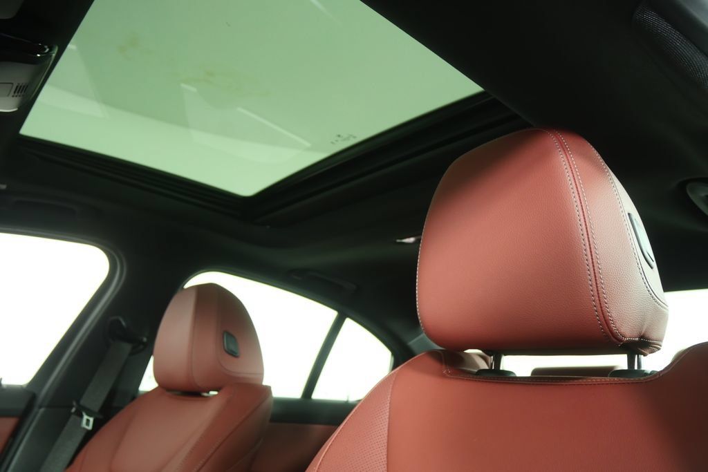 Certified 2025 BMW 330i Sedan RWD image 11