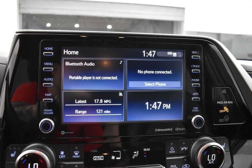 Used 2021 Toyota Highlander XLE AWD/4WD image 9