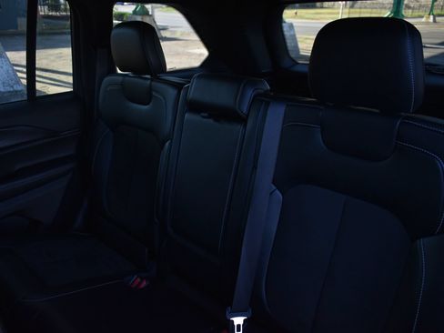 Used 2023 Jeep Grand Cherokee Altitude AWD/4WD image 16