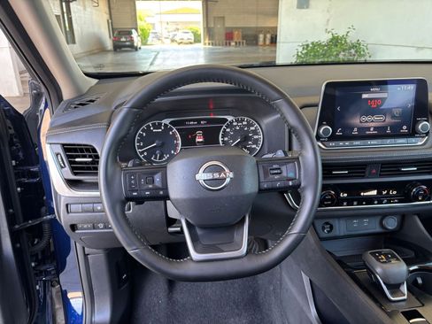 Used 2025 Nissan Rogue SV FWD image 30