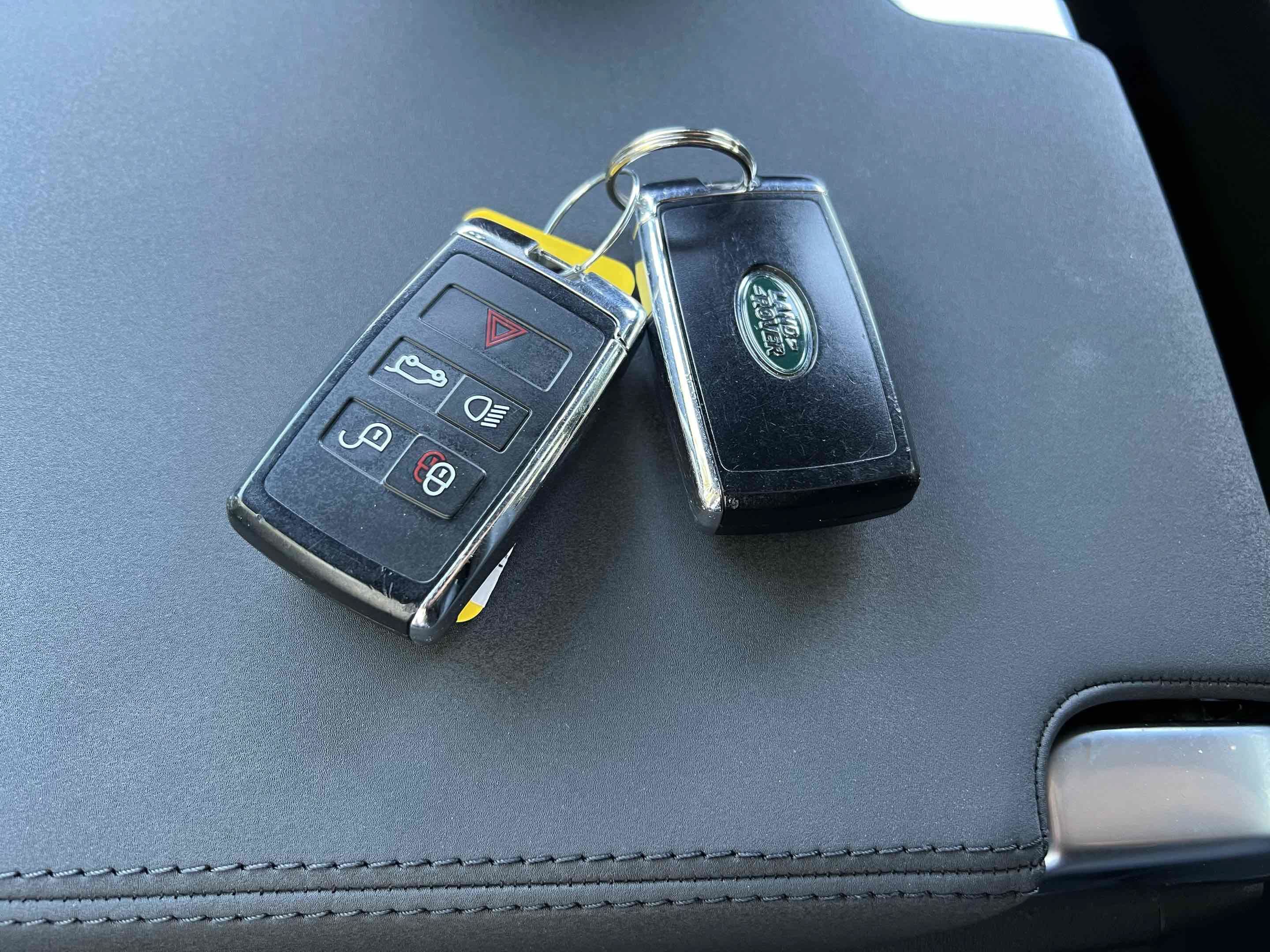 Used 2018 Land Rover Discovery HSE AWD/4WD image 11