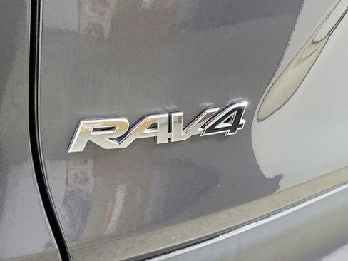 Used 2022 Toyota RAV4 XLE Premium FWD image 9