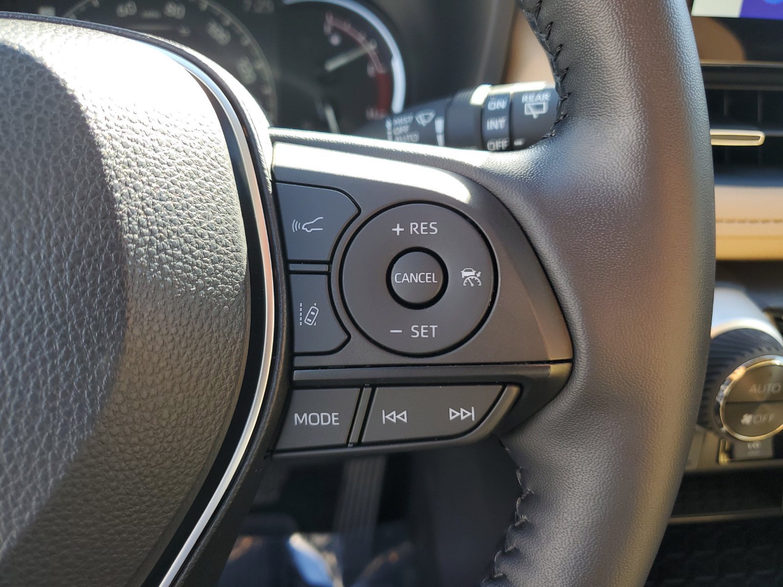 Used 2025 Toyota RAV4 XLE Premium w/ Weather Package FWD image 31