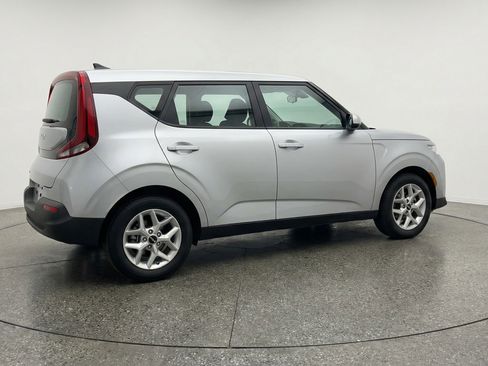 Used 2025 Kia Soul LX w/ LX Technology Package image 9