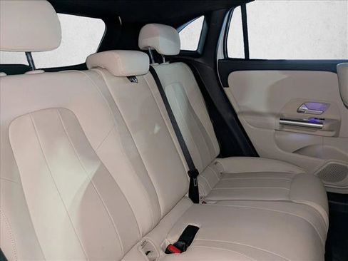 Certified 2025 Mercedes-Benz GLA 250 4MATIC image 21