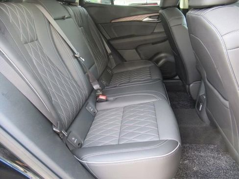 Used 2023 Buick Envision Avenir image 31