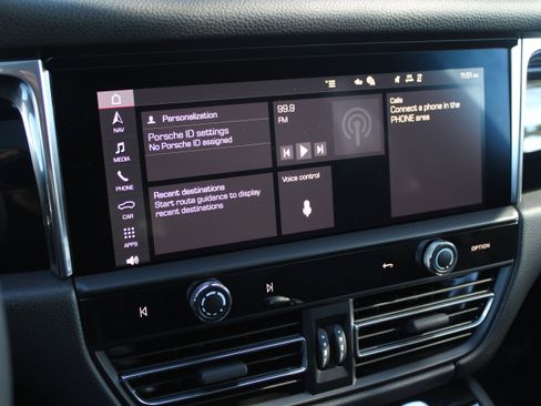 New 2026 Porsche Macan image 26