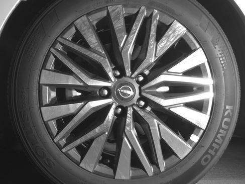 Used 2025 Nissan Altima 2.5 SV FWD image 12