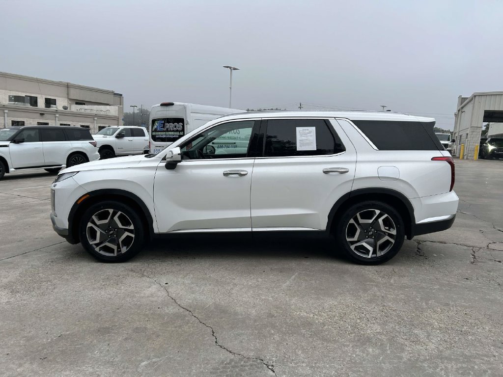 Used 2023 Hyundai Palisade Limited w/ Cargo Package FWD image 6