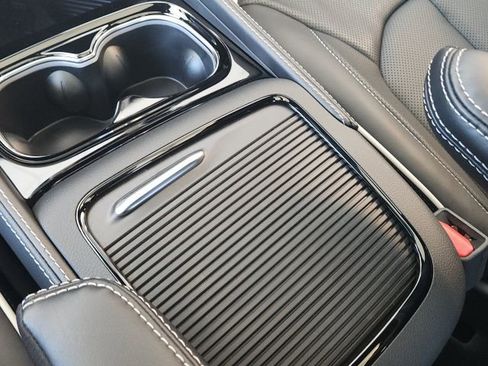 New 2025 Chrysler Pacifica Limited FWD image 43