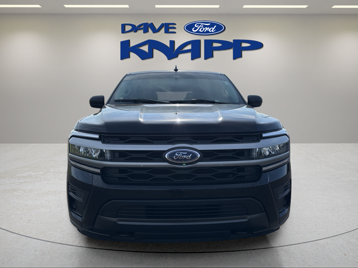 Used 2022 Ford Expedition XLT AWD/4WD image 2
