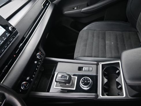 Used 2024 Mitsubishi Outlander SE image 19