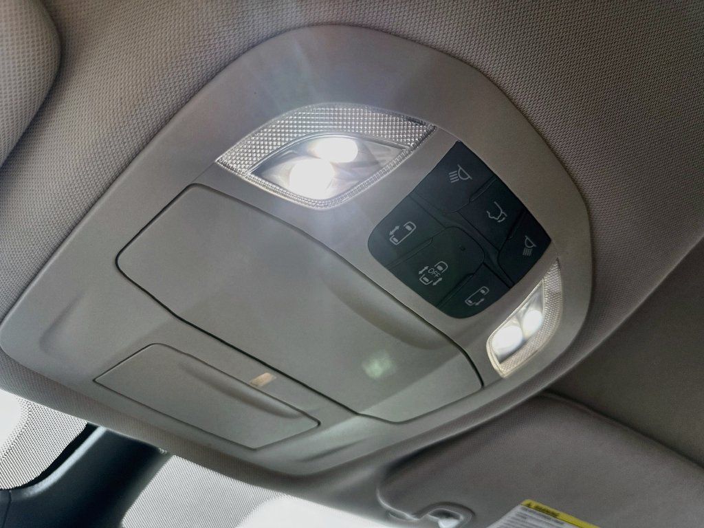 Used 2024 Chrysler Pacifica Touring-L FWD image 36